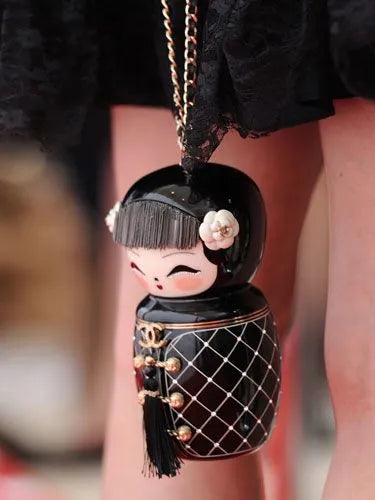 Black Plexiglass
Enamel Paris-Shanghai China Doll Minaudiere - rewindvintageofficial
